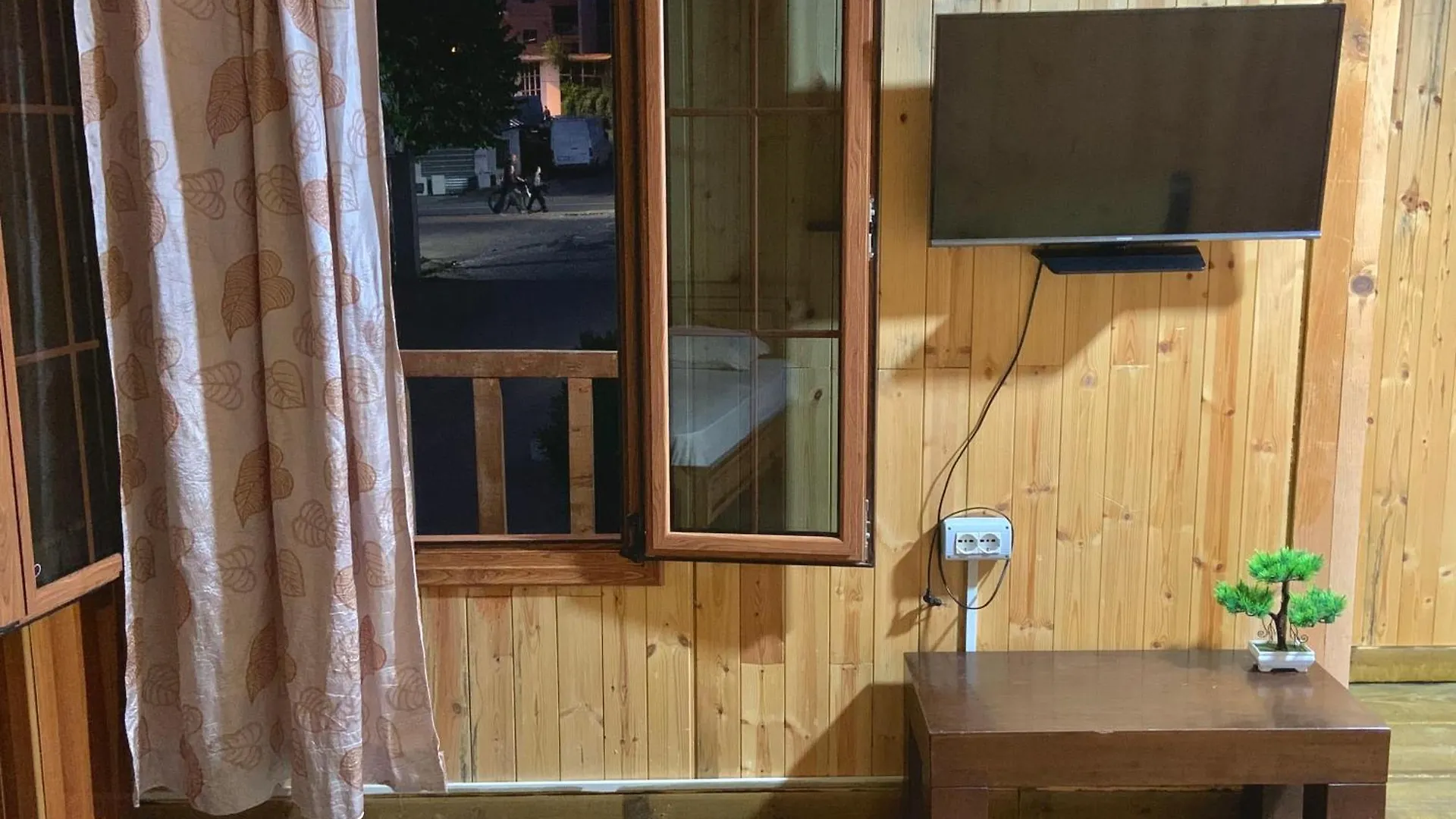 宾馆 Cabin 9 Librazhet