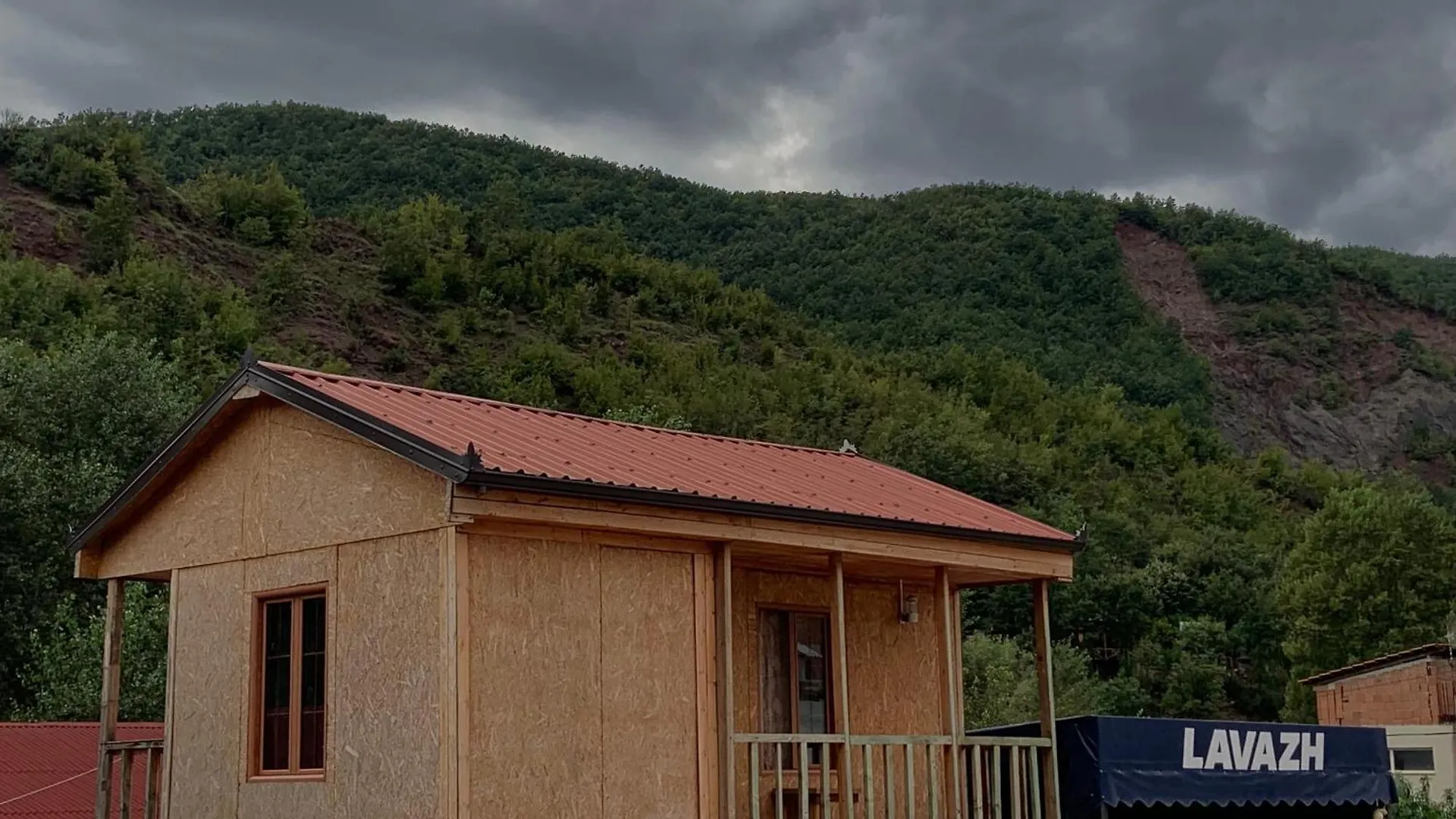 Cabin 9 Librazhet