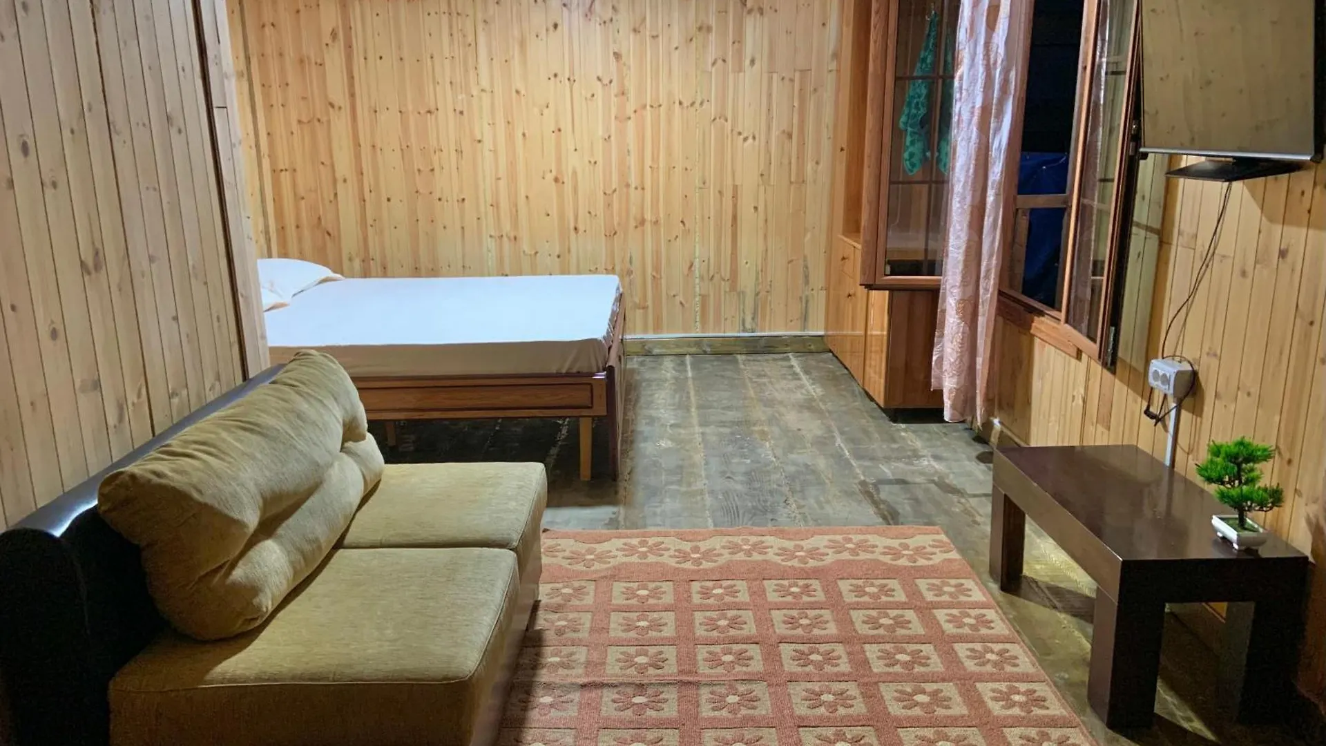 Cabin 9 Librazhet 0*,  阿尔巴尼亚